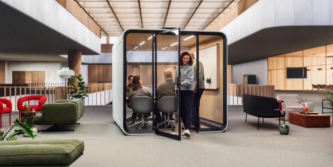 Kiedy wynajem budek akustycznych rozwiązuje realne problemy biura?